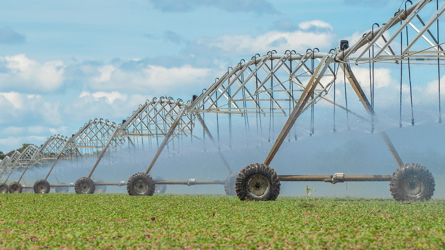 Pivot machine in rolling farmland